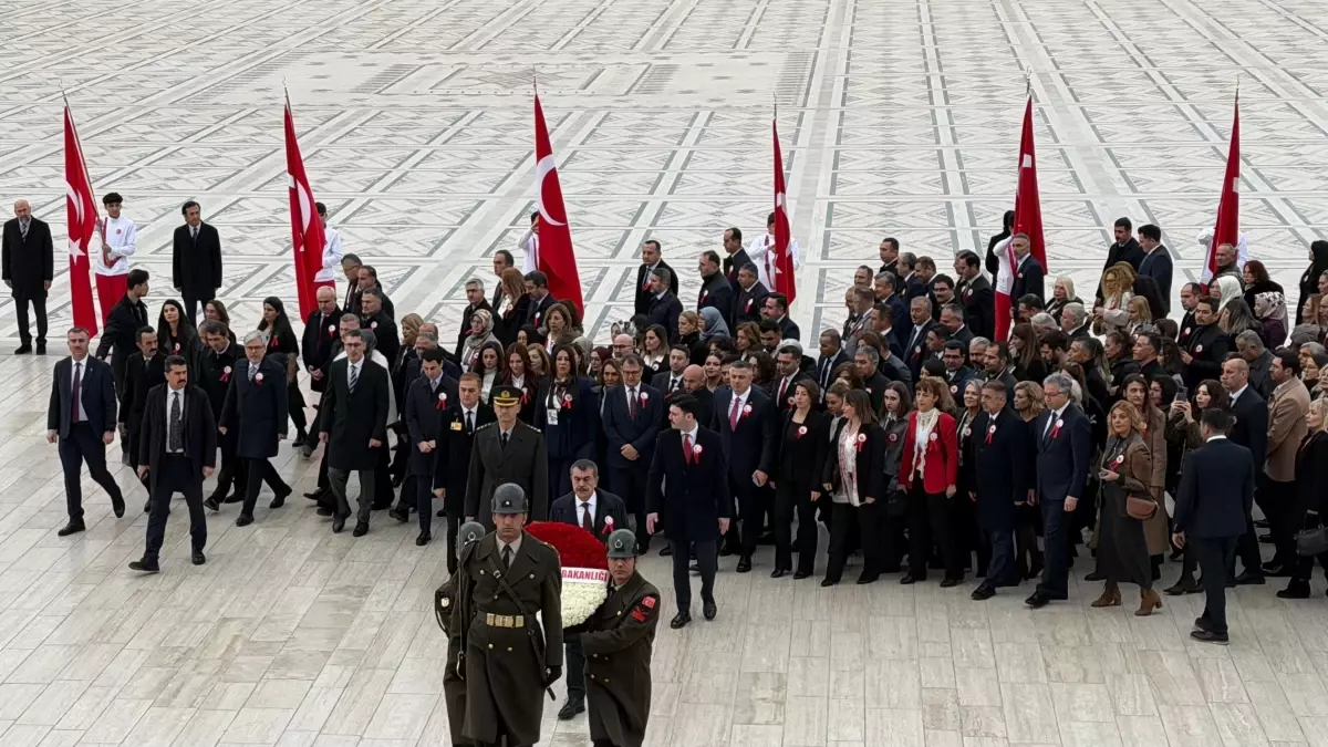 Bakan Tekin’den Öğretmenler Günü Anıtkabir Ziyareti ve Eğitimde Yeni Dönüm Noktaları