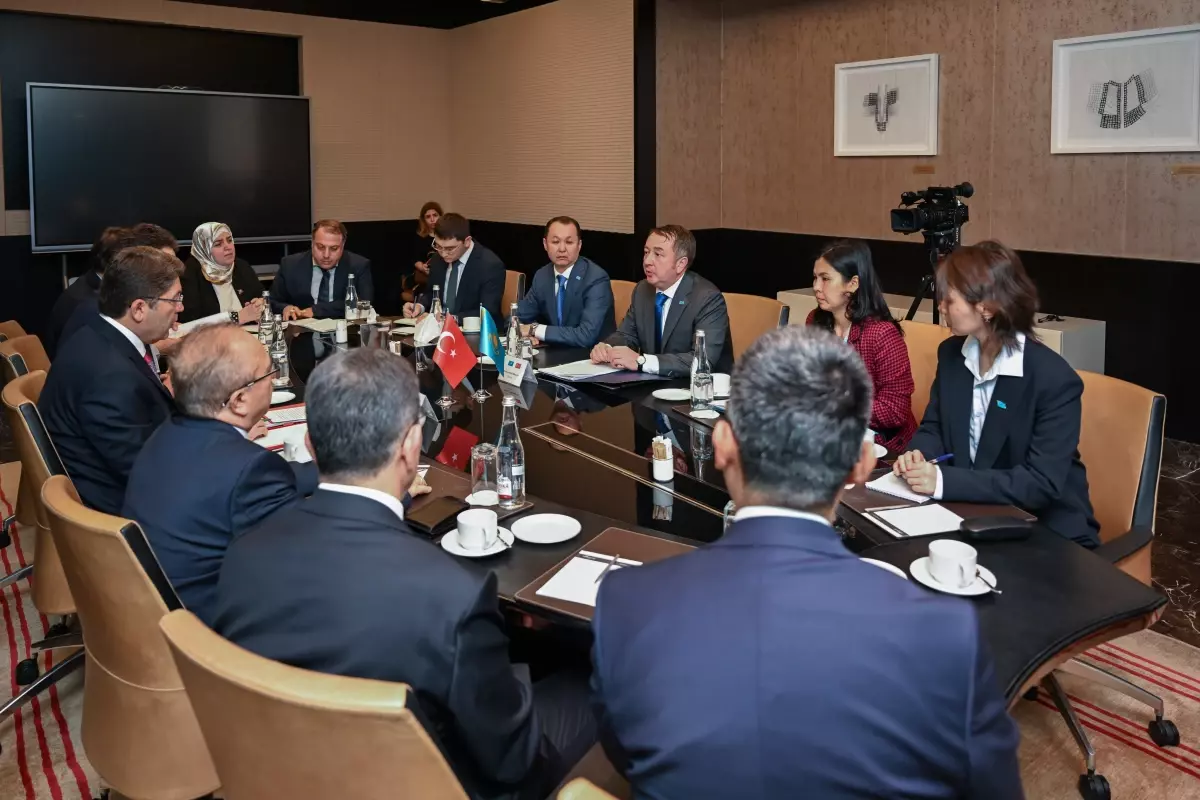 Adalet Bakanı Yılmaz Tunç, Azerbaycan’da Kazakistan’ın Adalet Bakanı ile Görüştü