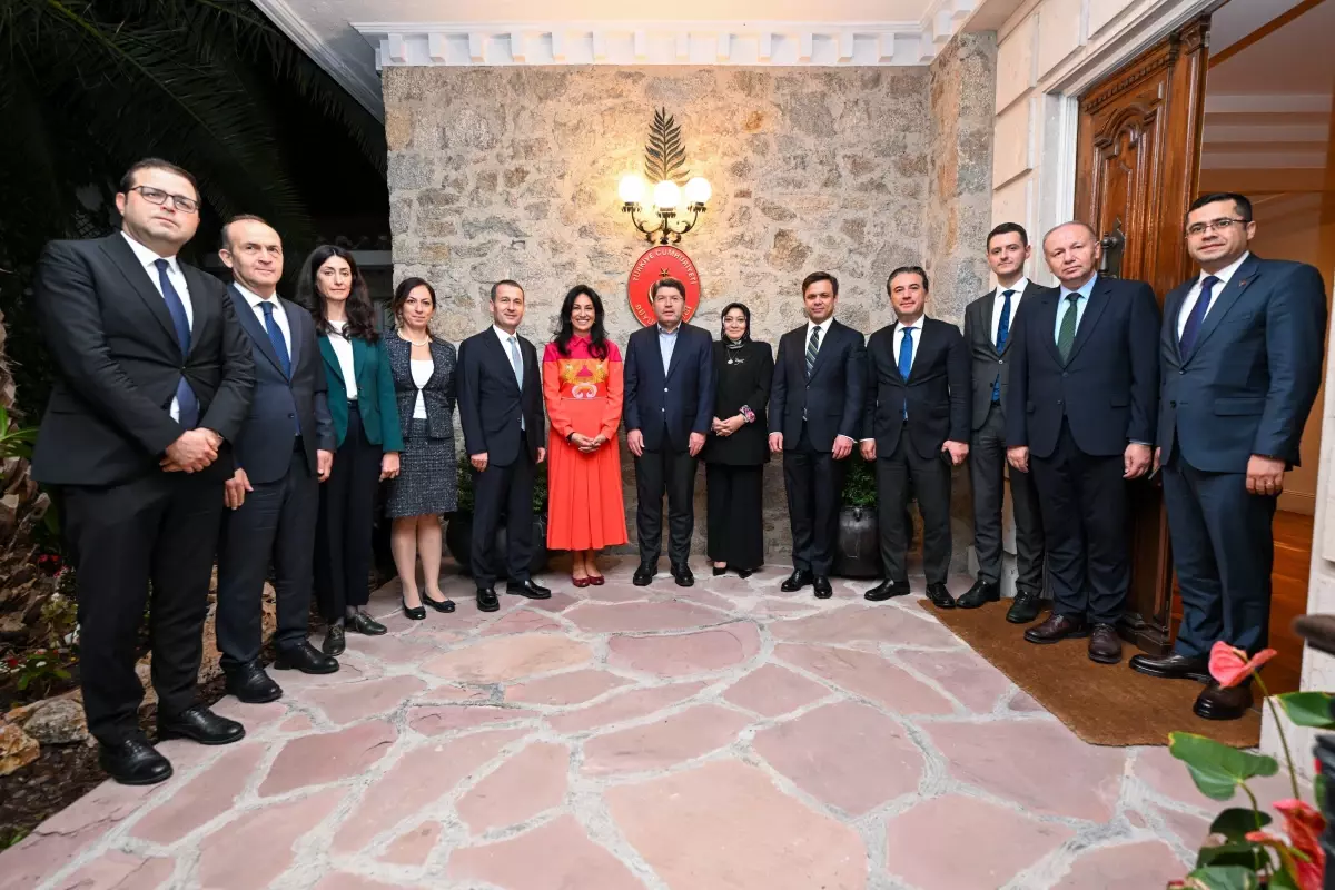 Bakan Tunç, Madrid Büyükelçiliği’ni Ziyaret Etti