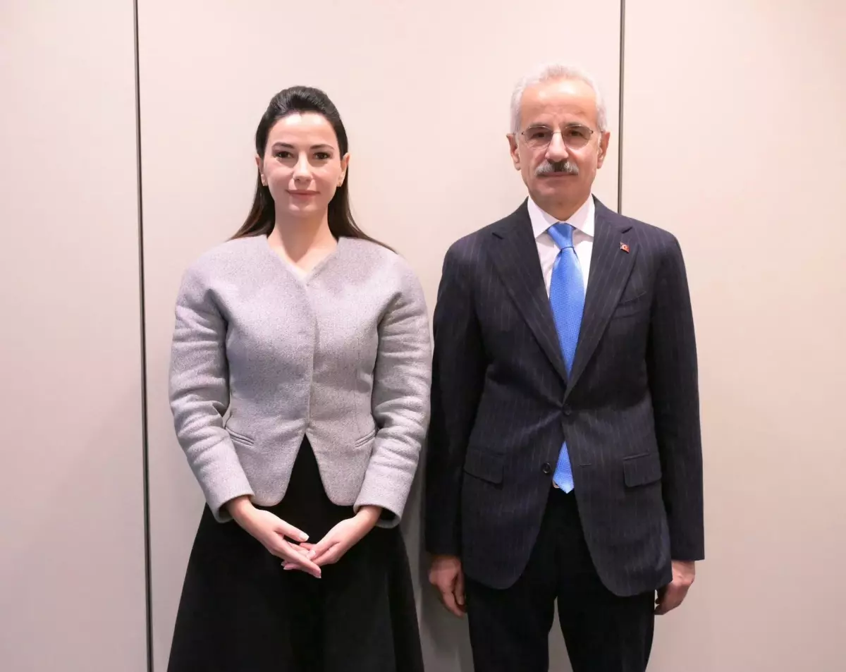 Uraloğlu ve Gürcü Bakan Görüştü: Londrada Stratejik İlişkiler Masası