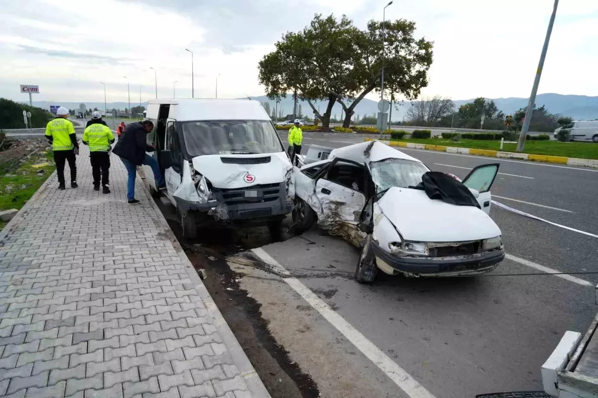 Balıkesir’de Trafik Kazası: 1 Ölü, 4 Yaralı