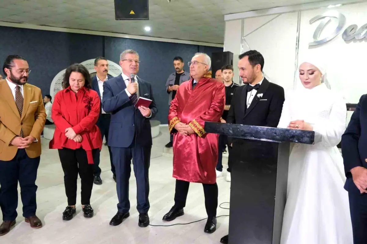 Denizli’de Magazin ve Siyasetin Buluştuğu An: Kubilay Demir & Şeyma Çölgeçen’in Nikah Töreni