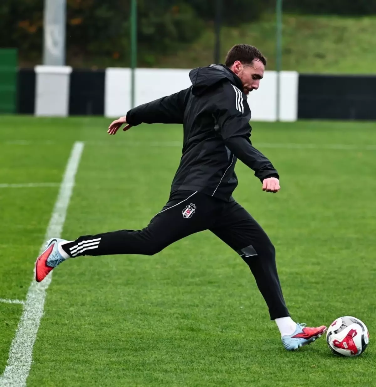 Beşiktaş, Karagümrük Maçına Hazırlık İçin Nevzat Demir Tesisleri’nde Yoğun Antrenman Başlattı