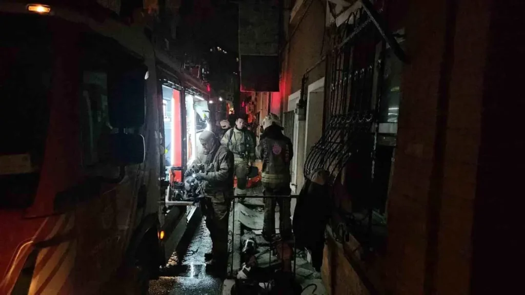 İstanbul Beyoğlu’nda Korkutan Yangın