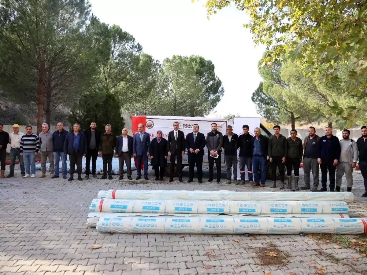 Bilecik’te 52 Çiftçiye 38,5 Ton Sera Naylonu Dağıtıldı