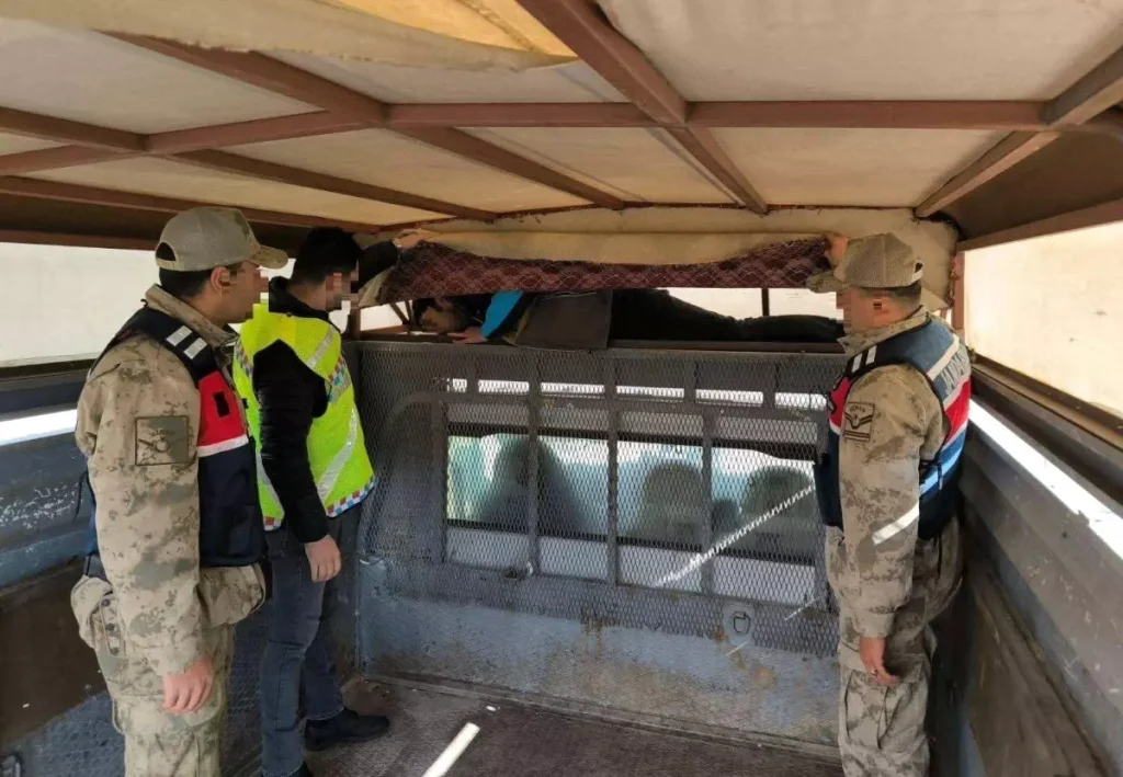 Bir Ayda 28 Düzensiz Göçmen Yakalandı