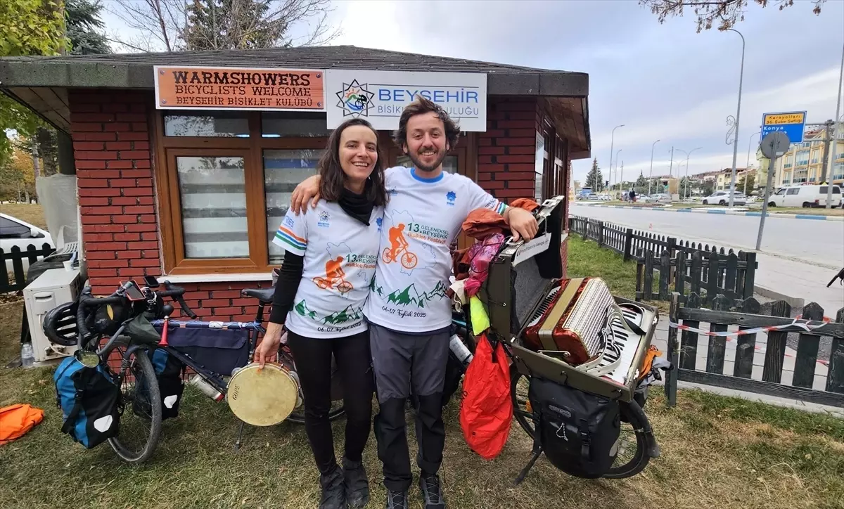 Bisiklet Turu Yapan Müzisyenler Beyşehir’de Rüzgar Gibi Geçti