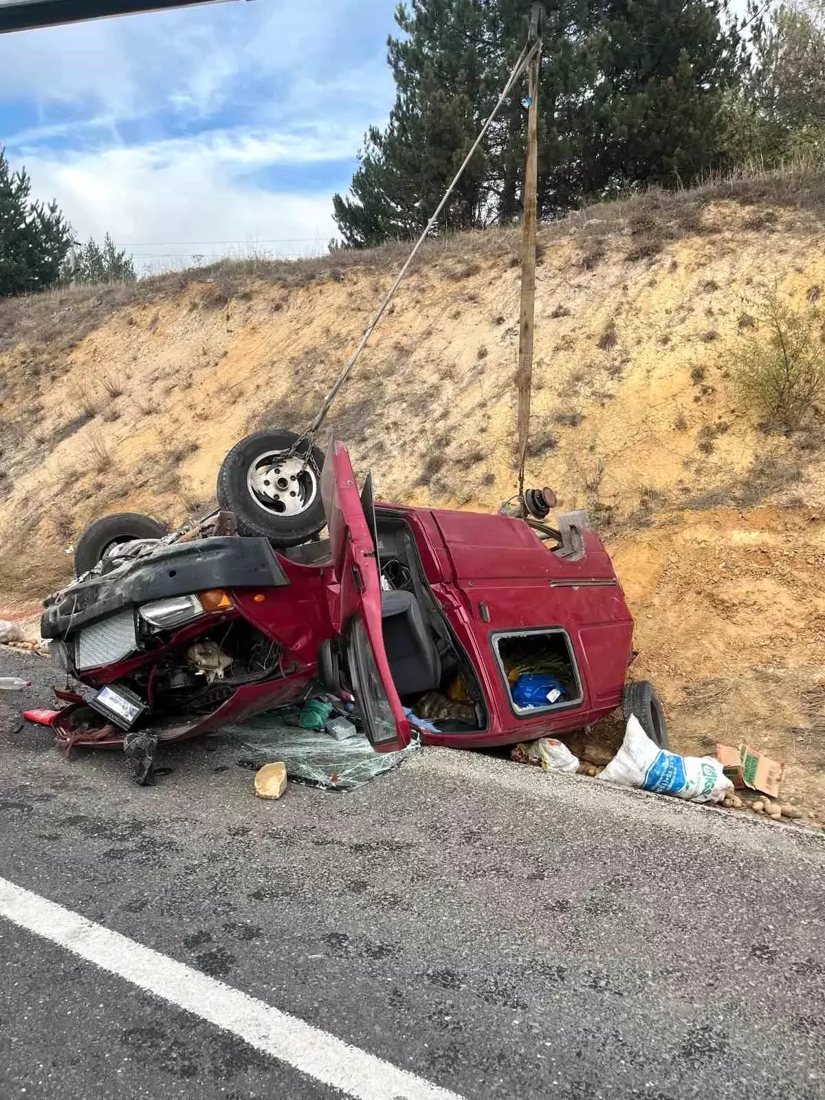 Bilecik’te Kamyonet Devrildi: 2 Yaralı