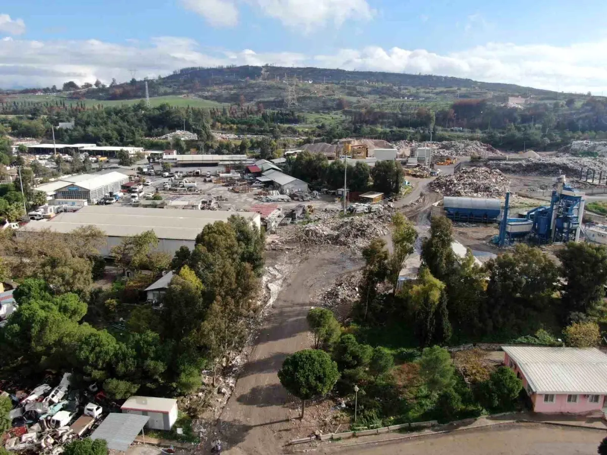 İzmir Buca’da Çöp Kokusuna Karşı Mahalle Sokağı Protesto Dalgası