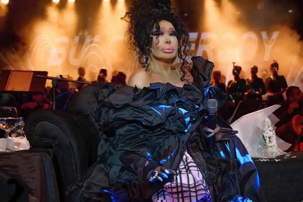 Bülent Ersoy’a özel ilgi! Yemek yedirildiği anlar kameraya yansıdı