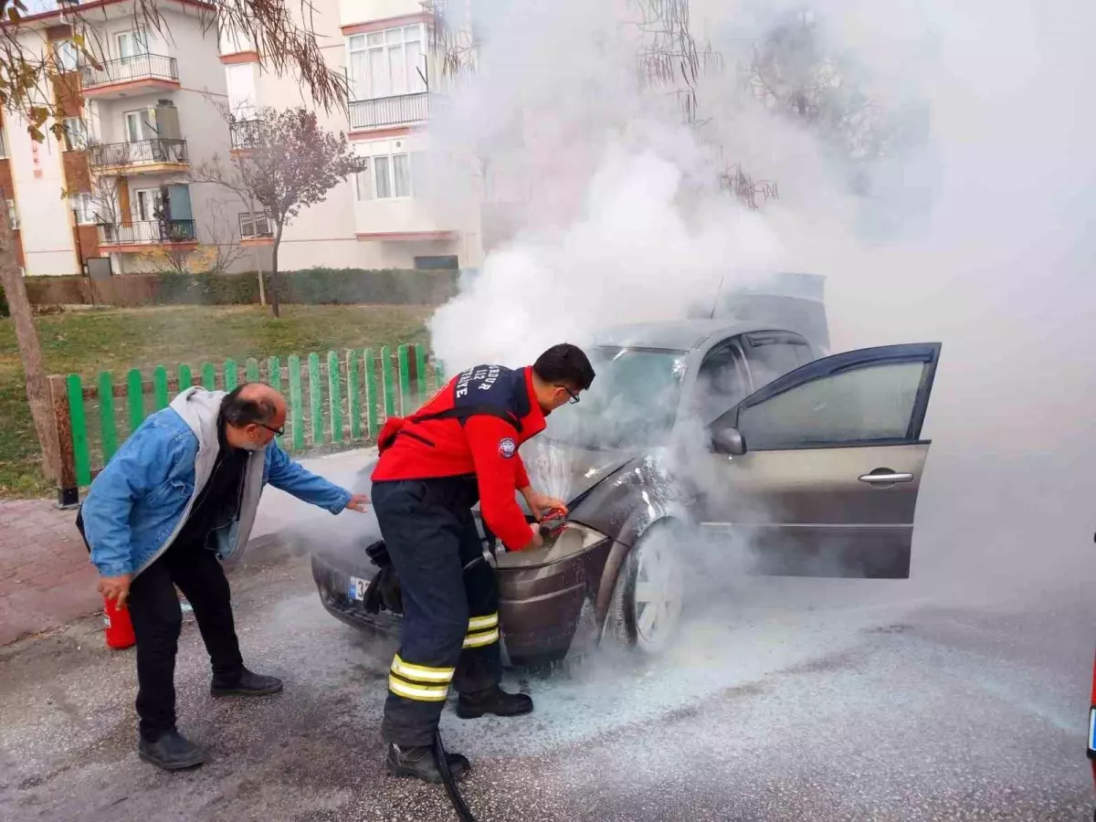 Burdur’da Otomobil Yangını Kısa Sürede Söndürüldü