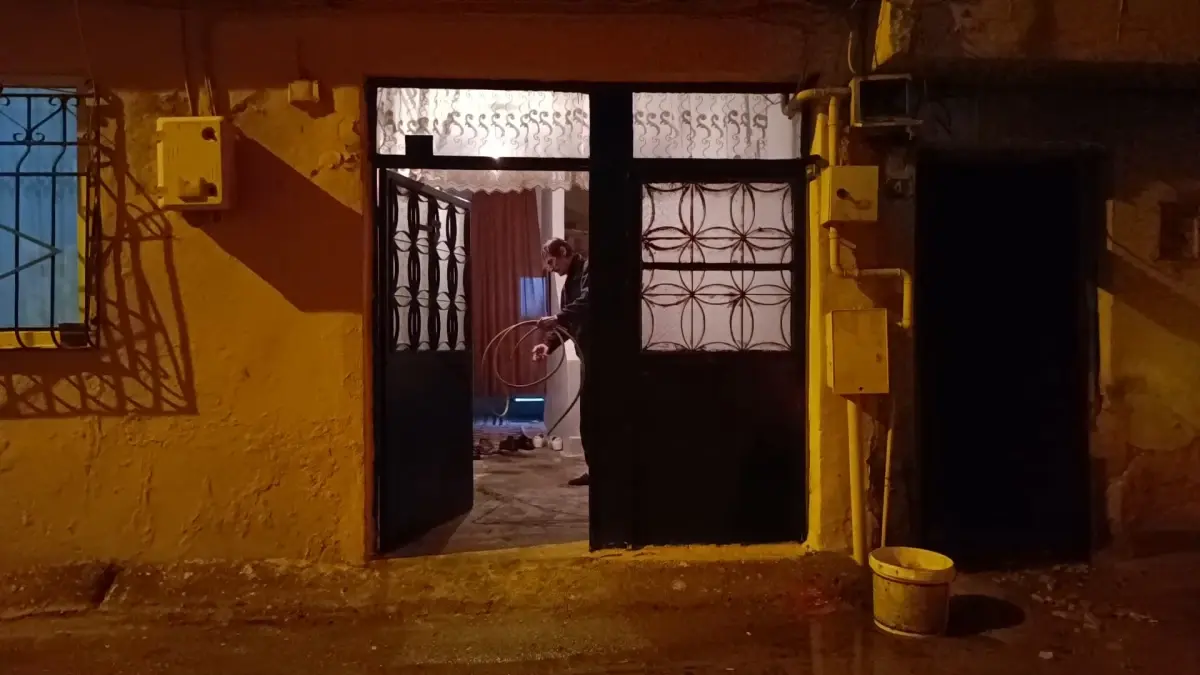 Alkollü Şahıs Evini Ateşe Verdi, Hastaneye Kaldırıldı