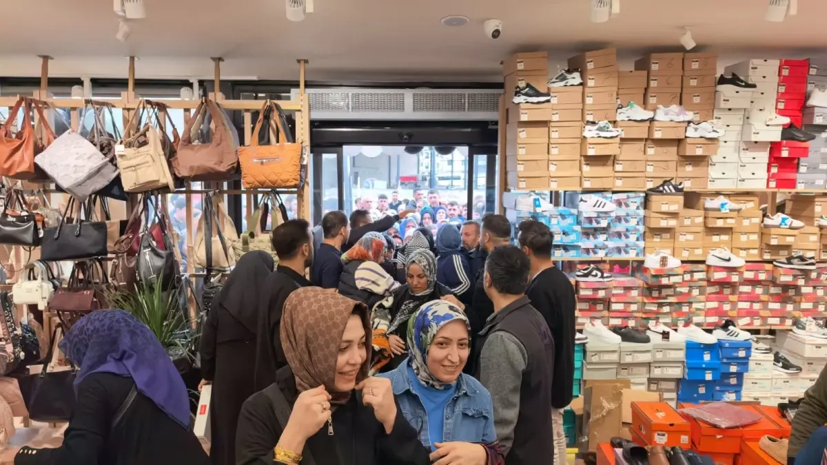 İnegöl’de 10 TL’lik İndirim İçin İzdiham