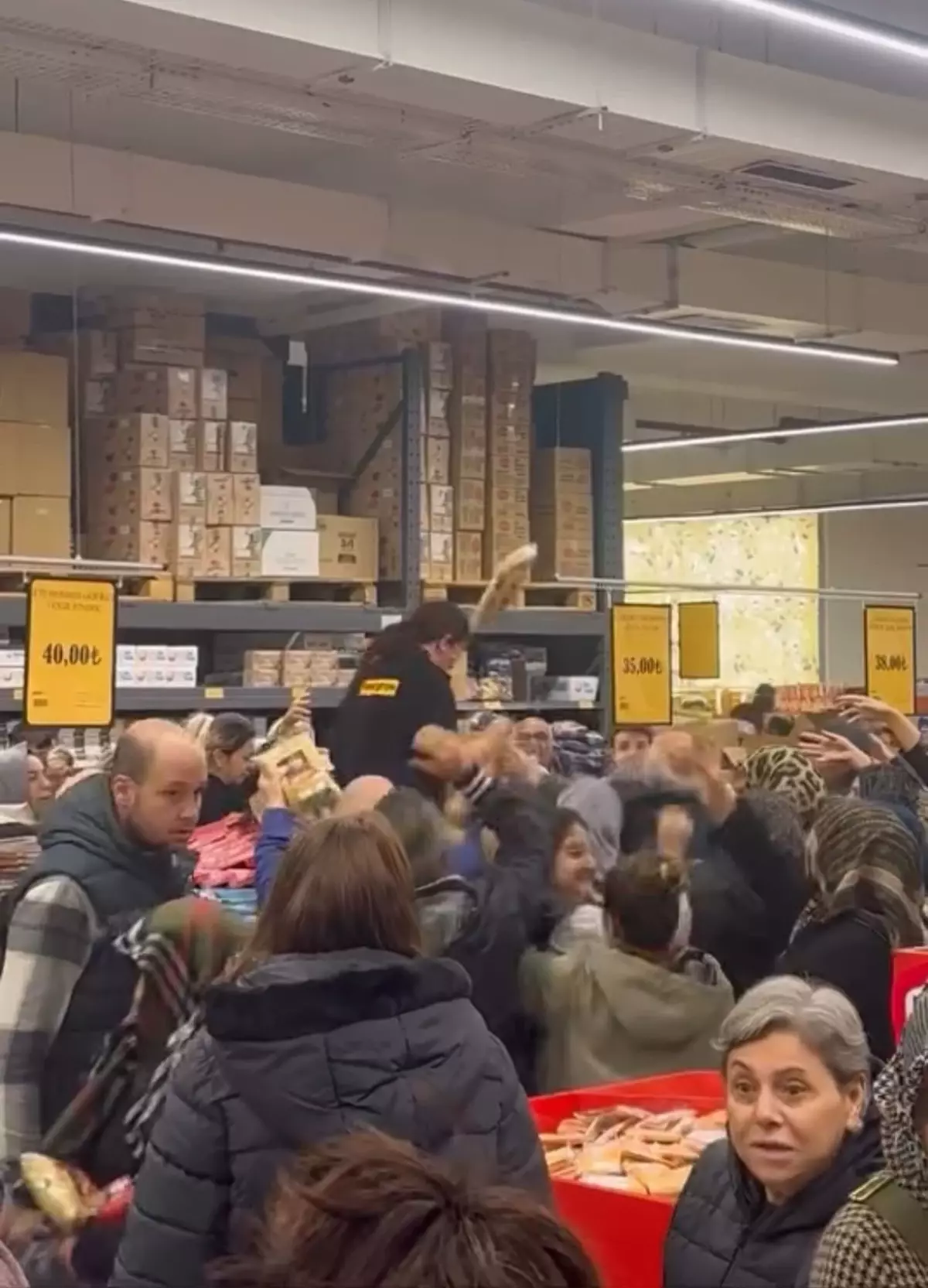 Bursa’da İndirim İzdihamı