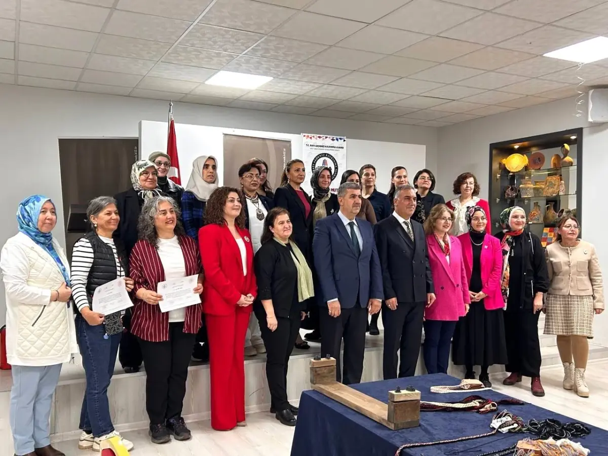 Çarpana Projesi Tamamlandı: Geleneksel Dokuma Sanatı Modern Tasarımlarla Buluştu