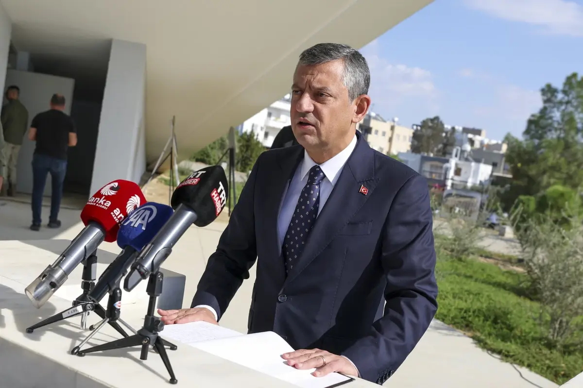 Özgür Özel KKTC’de 42. Yıl Anma Ziyaretiyle Tarihi Anıtları Gezdı