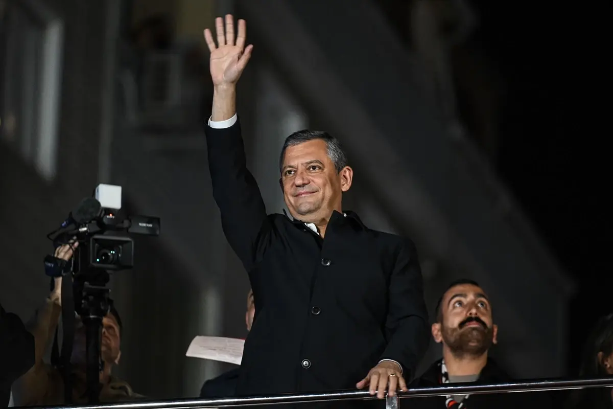 Özgür Özel Sultangazi’de Miting Düzenledi