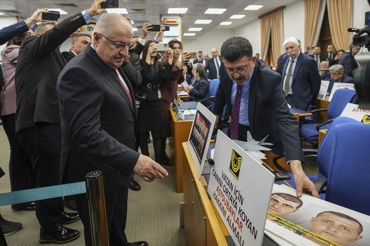 CHP’li Vekiller Bütçe Oturumunda Bakan Güler’i Şehit Fotoğraflarıyla Şaşırtarak Sorguladı