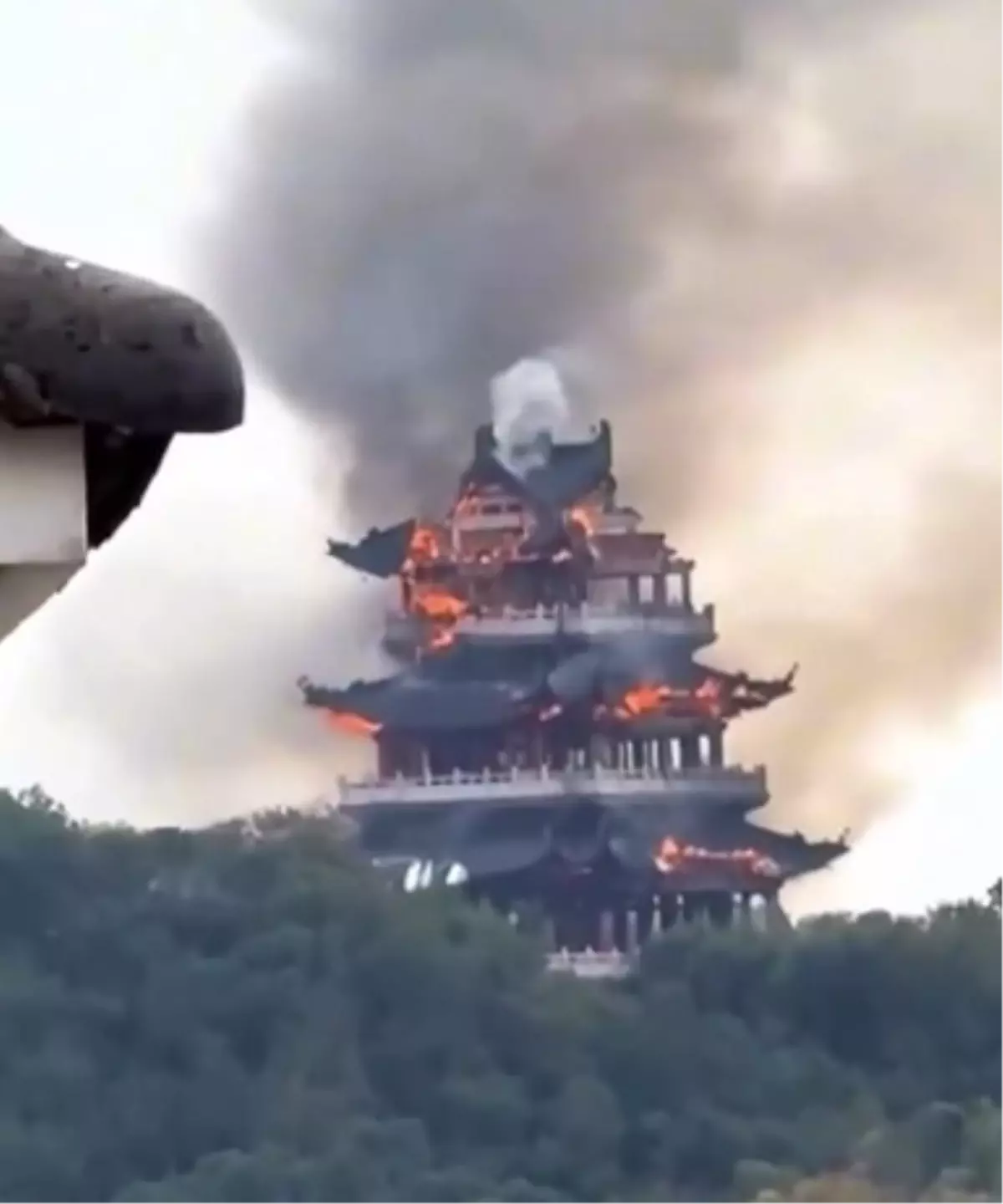 Tütsü faciası 1500 yıllık tapınağı kül ediyordu