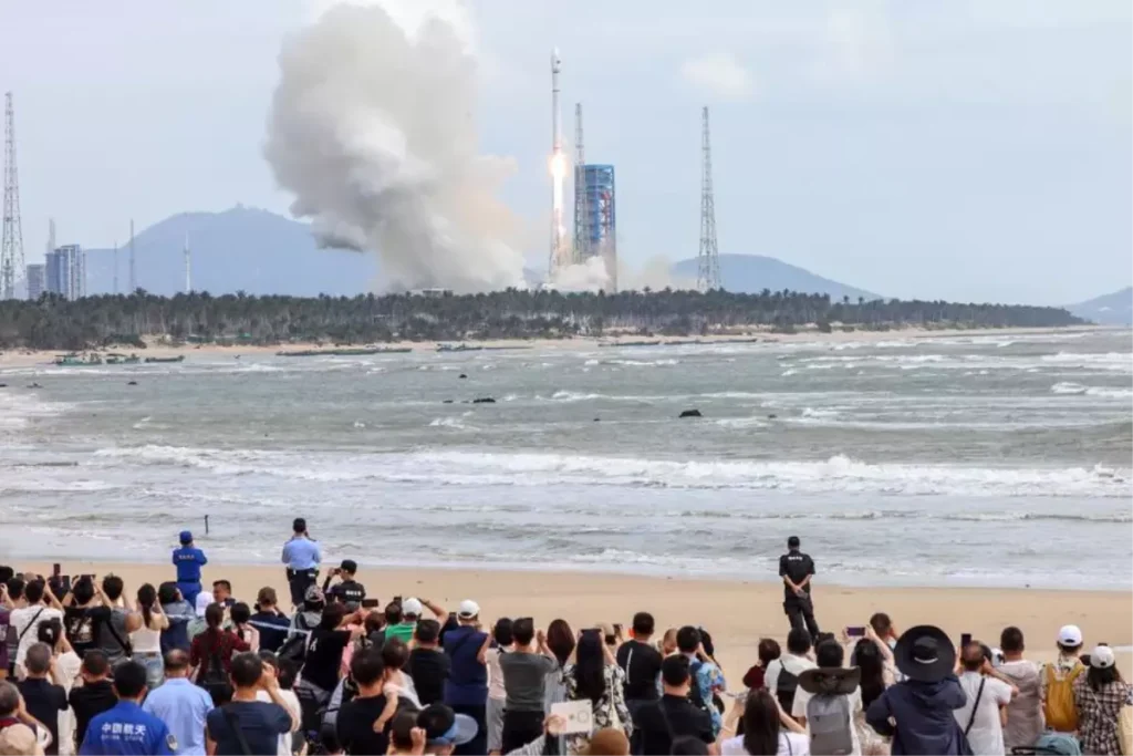 Çin Uzaya Yeni Uydu Grubu Gönderdi: Uzun Yürüyüş-12 Roketinden 13 Alçak Dünya Yörüngeli Uydu