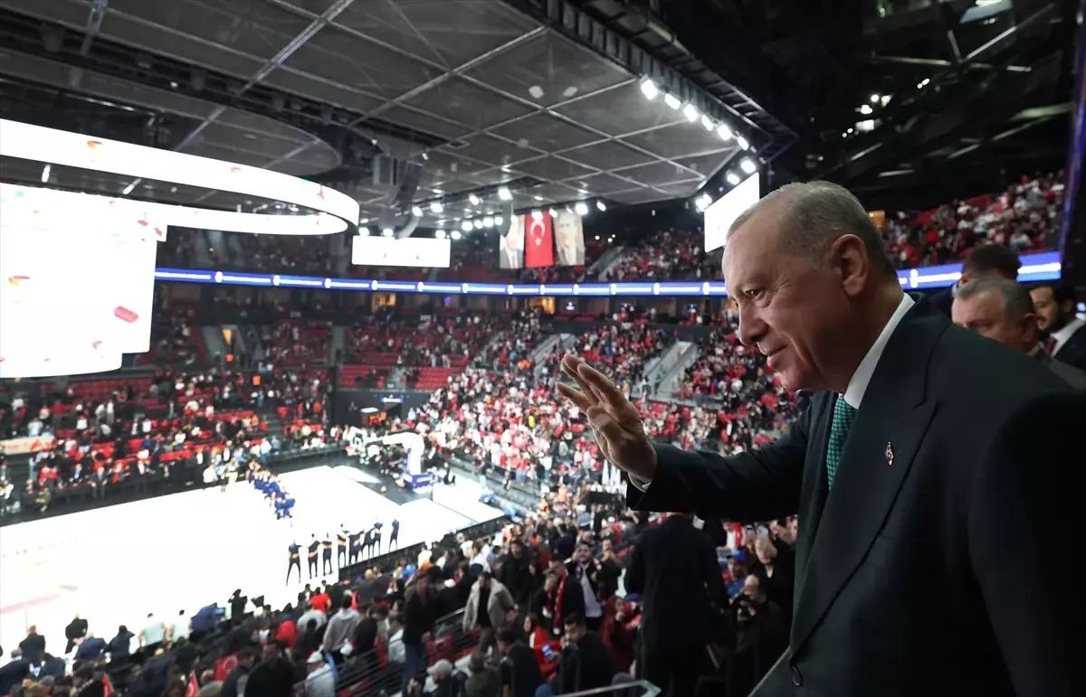 Cumhurbaşkanı Erdoğan, A Milli Erkek Basketbol Takımını Şampiyonluk Yolunda Tebrik Etti