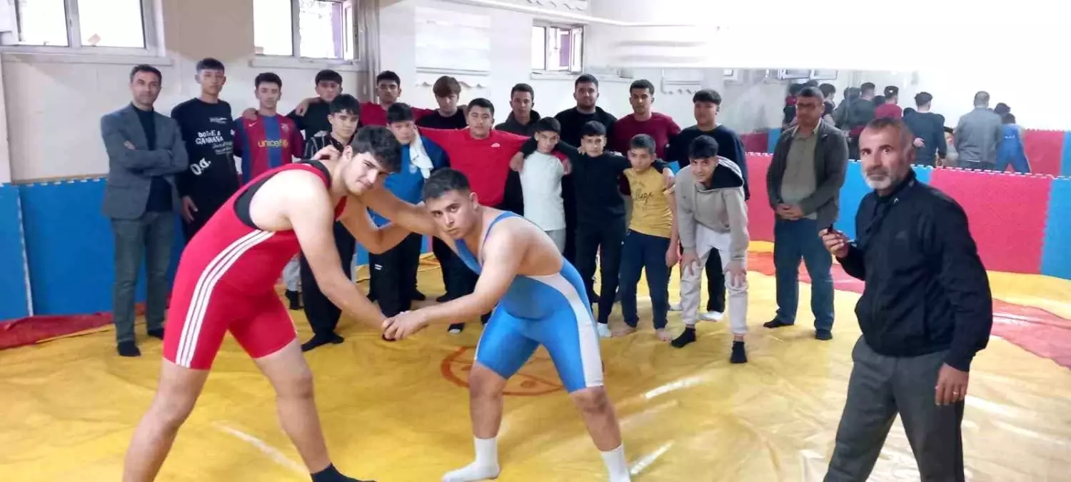 Develi’de Güreş Mücadelesi: Muammer Kocatürk Lisesi Şampiyonluk Yolunda