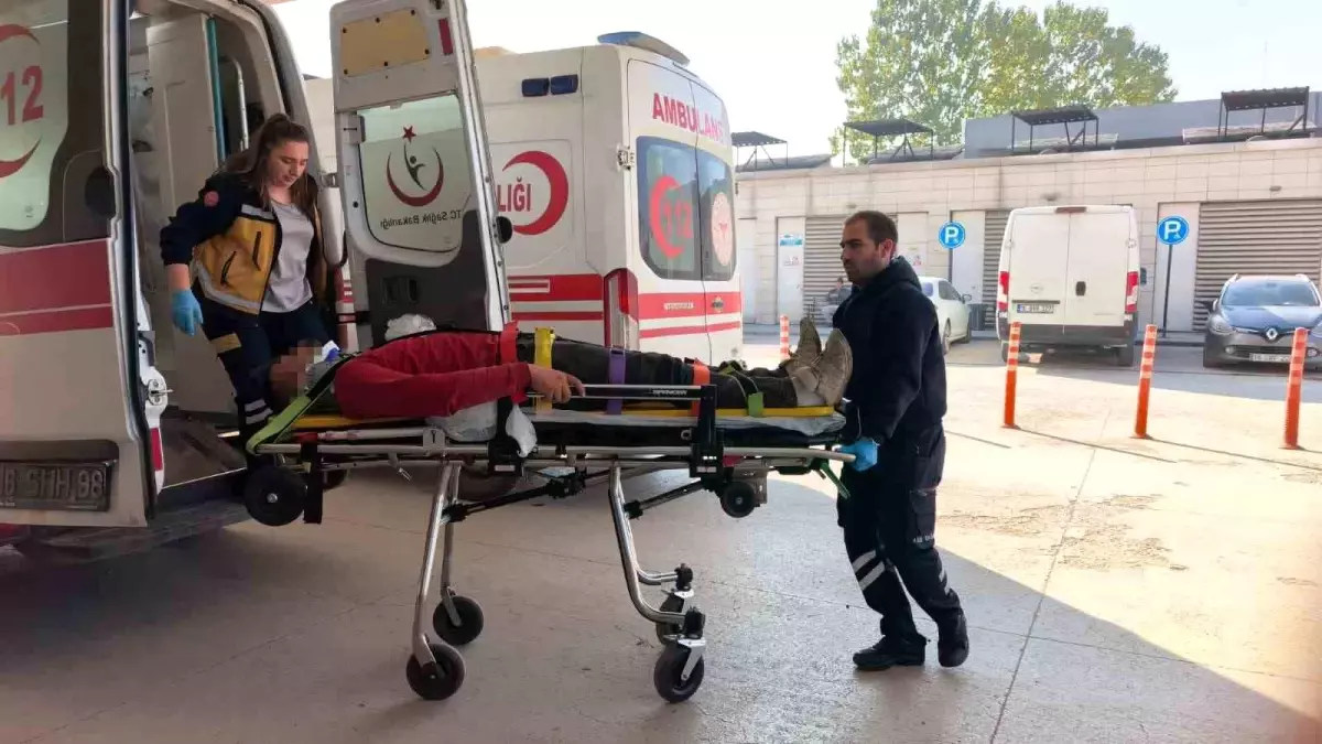 İnegöl’de TIR Devrildi, Sürücü Yaralandı