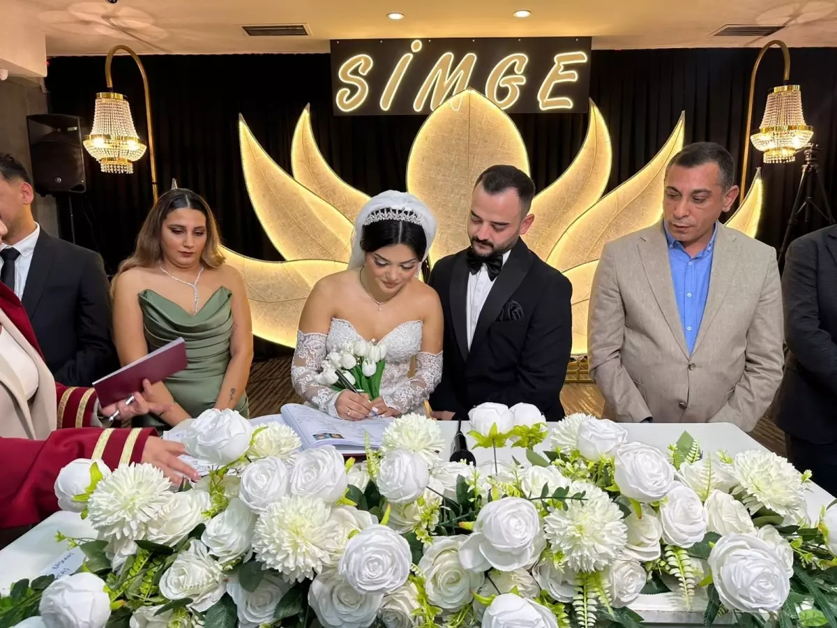 Tuçe Gölcü ve Soner Armutlu Beyoğlu’nda Görkemli Törenle Evlendi