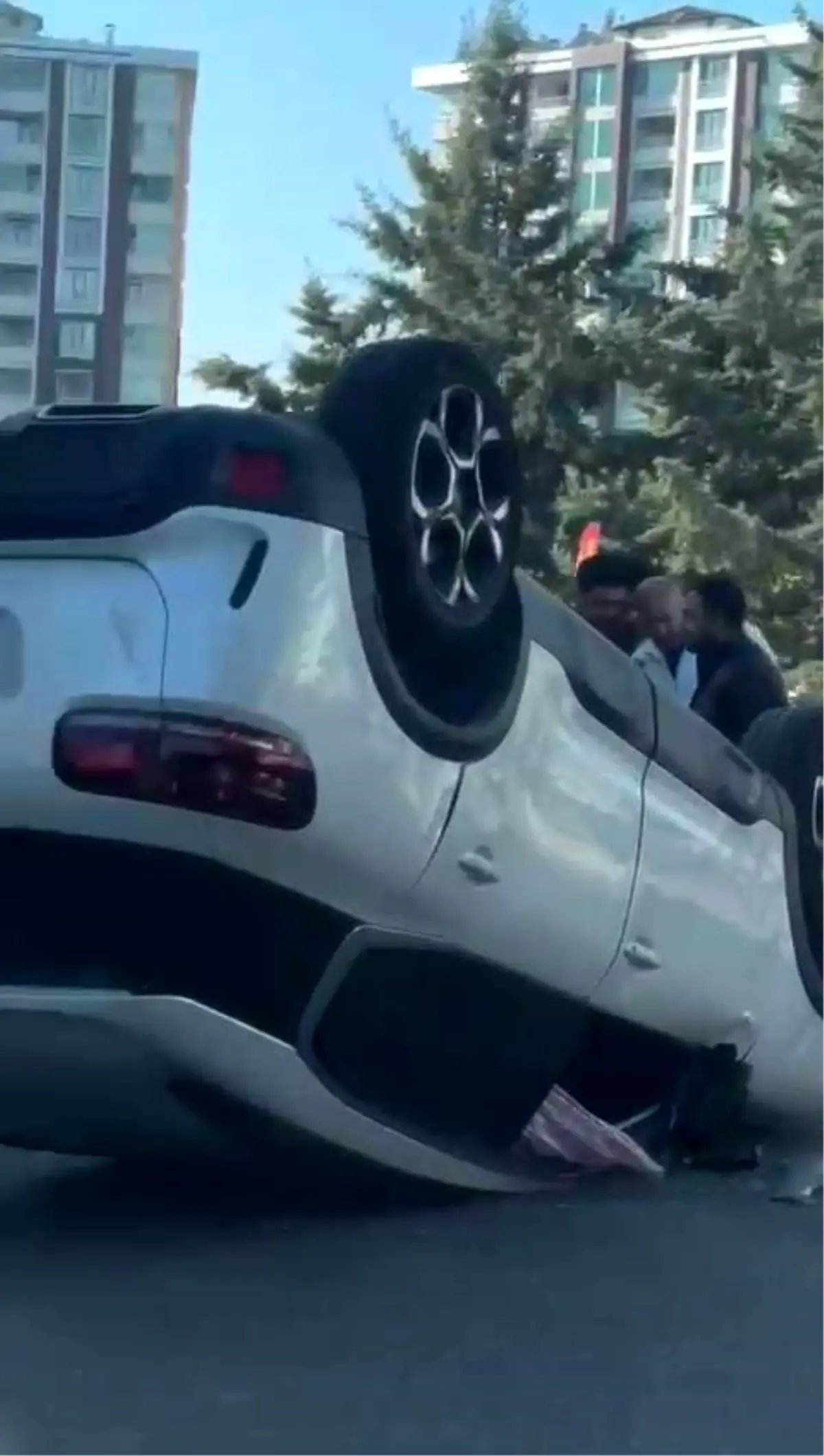 Diyarbakır’da Takla Atan Araçta Bir Yaralı