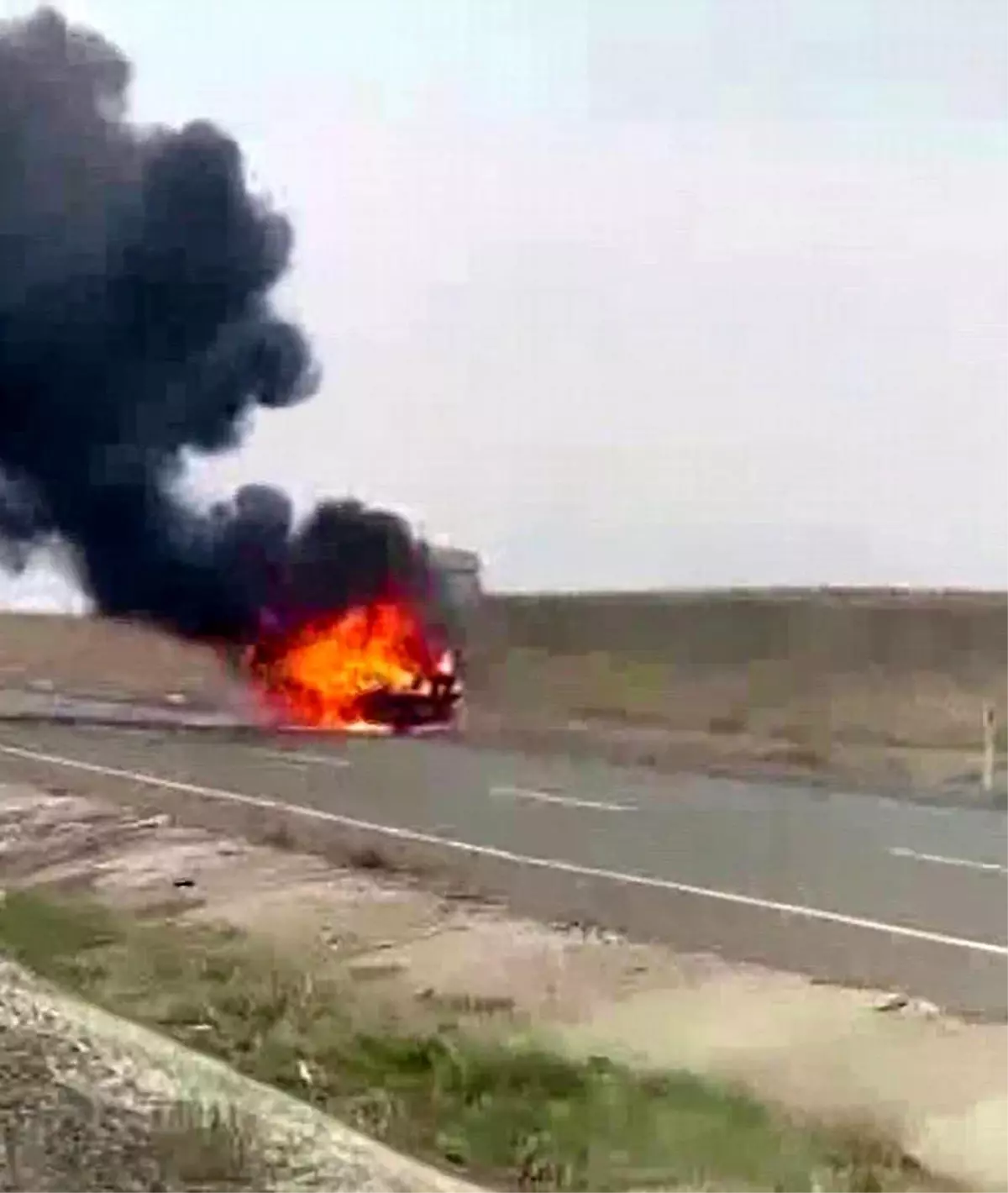 Lice’de Seyir Halindeki Araç Yandı