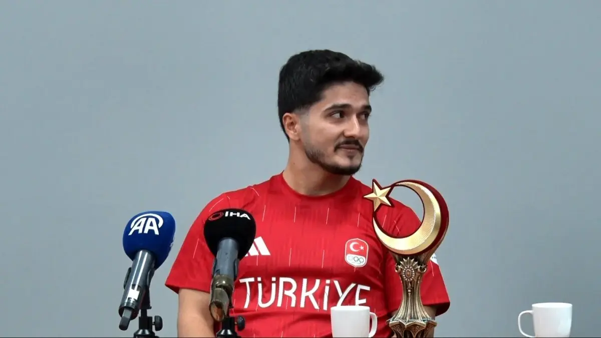 Şampiyon Halterci Özbek Üniversite Öğrencileriyle Buluştu