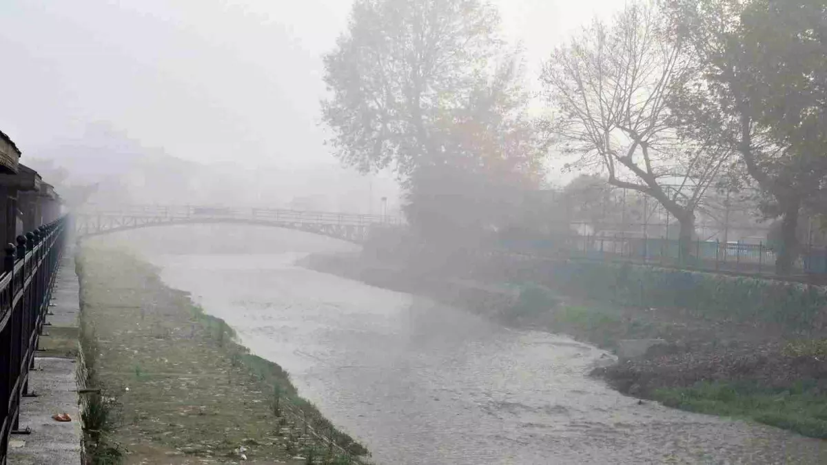 Düzce’de Sabah Sisi Görüş Mesafesini 15 Metreye Kadar Düşürdü