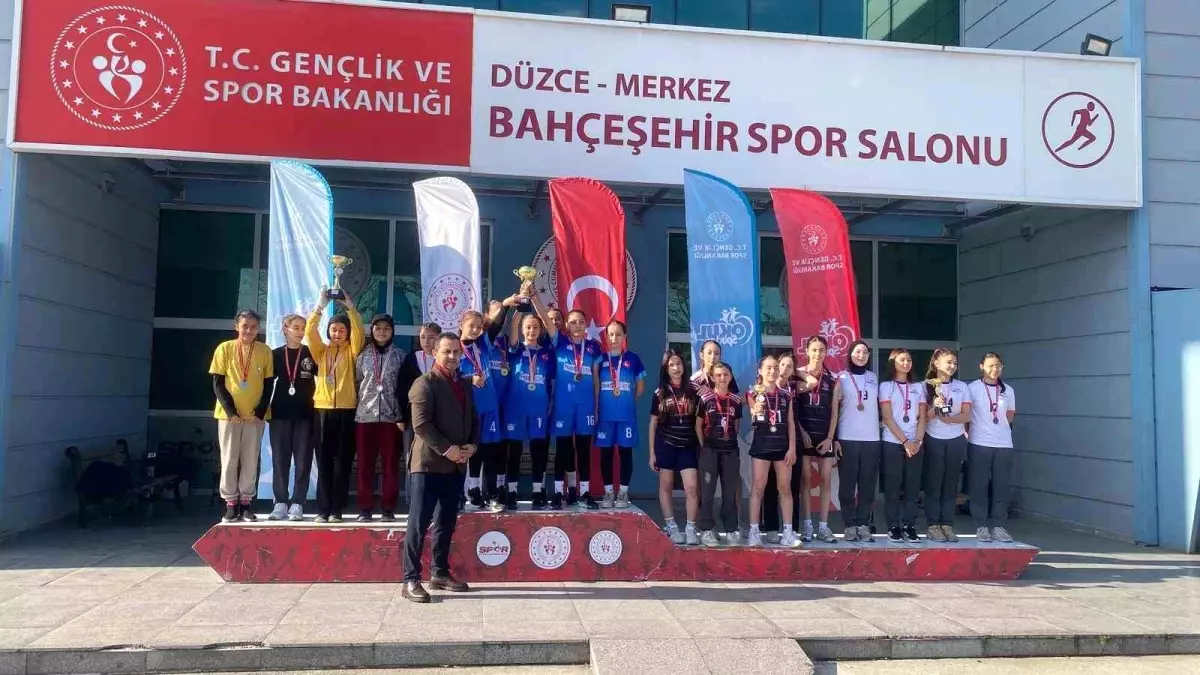 Düzce’de Gençler Kros Yarışması Heyecanı