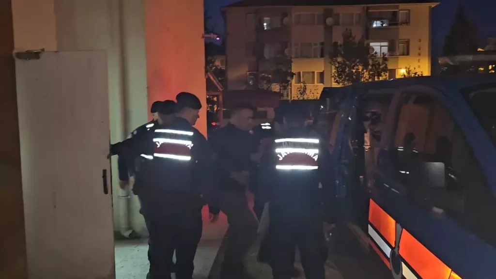 Emekli Polis Fuhuş Çetesi İddiasıyla 2 Kişiyi Öldürdü