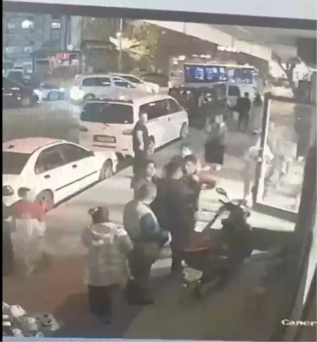 Esenyurt’ta Engelli Adam Bıçaklı Saldırıya Uğradı – Şok Edici Görüntüler ve Soruşturma Detayları