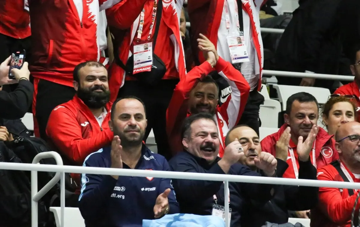 Çavuşoğlu, Deaflympics’te Milli Sporcuları Destekledi