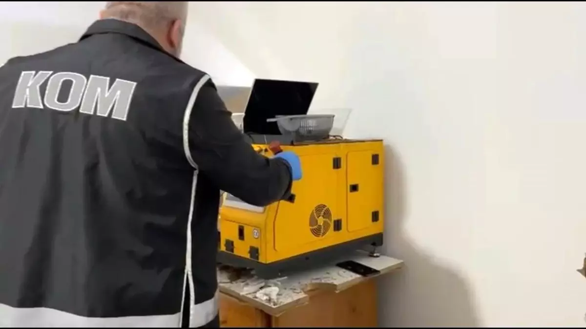 Kocaeli’de Kaçak Sigara Operasyonu: 10 Şahıs Gözaltına Alındı, Yüzlerce Kilo Kaçak Tütün Ele Geçirildi