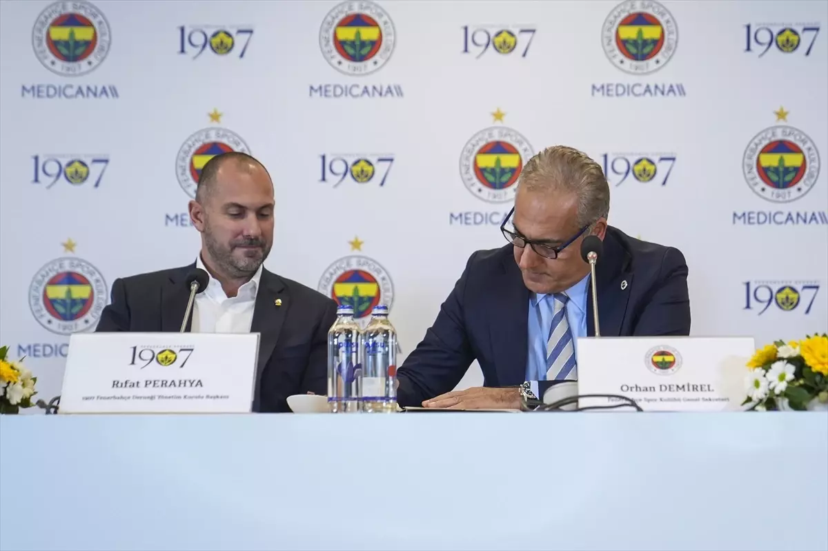 Fenerbahçe Medicana Kadın Voleybol Takımı’na Yeni Sponsorluğunu İmzaladı!