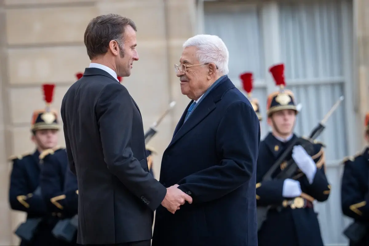 Macron ve Abbas Paris’te Görüştü
