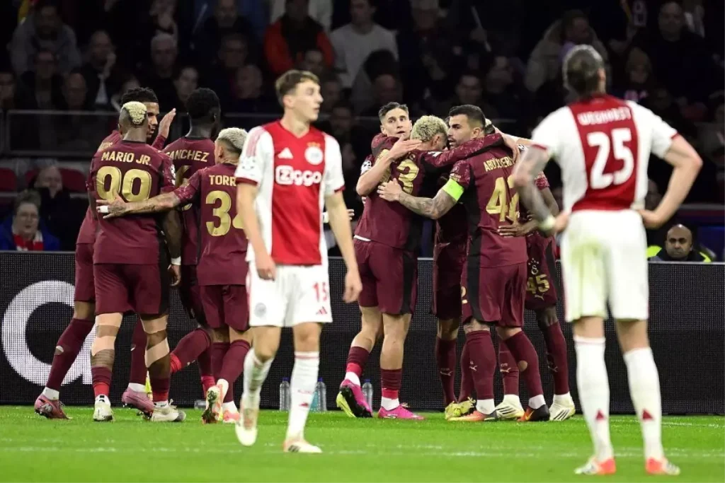 Galatasaray, Ajax’ı 3-0 Yenerek Şampiyonlar Ligi’nde Zirve Yakaladı