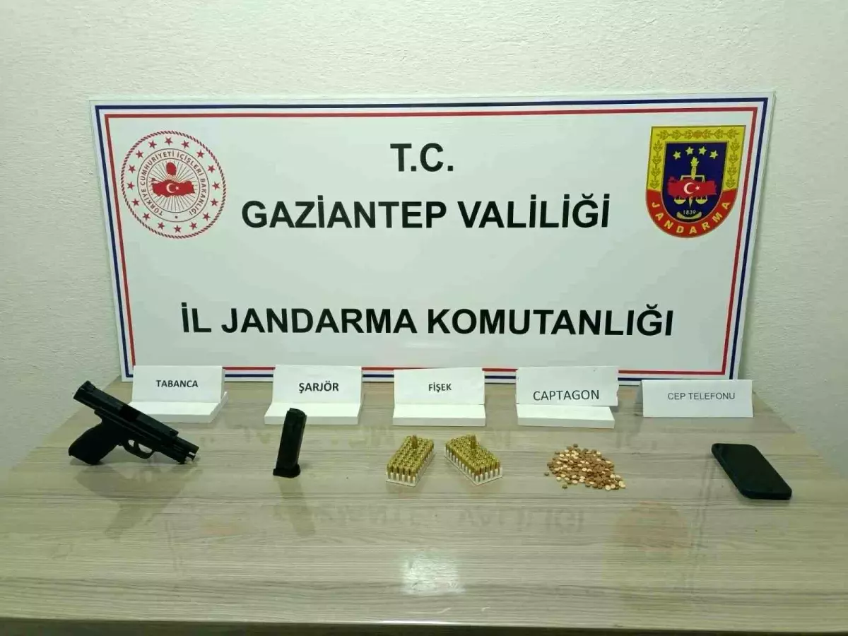 Gaziantep’te Jandarma Operasyonu: 200 Captagon Hap ve Ruhsatsız Tabanca Ele Geçirildi