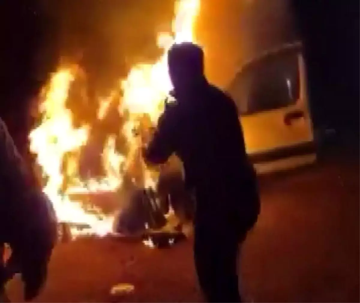 Gaziantep’te yanan araca cezaevi personeli müdahale etti, Bakan Tunç tebrik etti