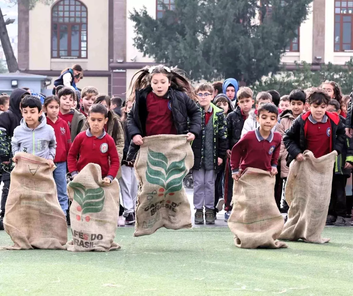 Manisa’da Geleneksel Oyunlar Tırı 3 Bin Öğrenciye Unutulmaz Anlar Yaşattı