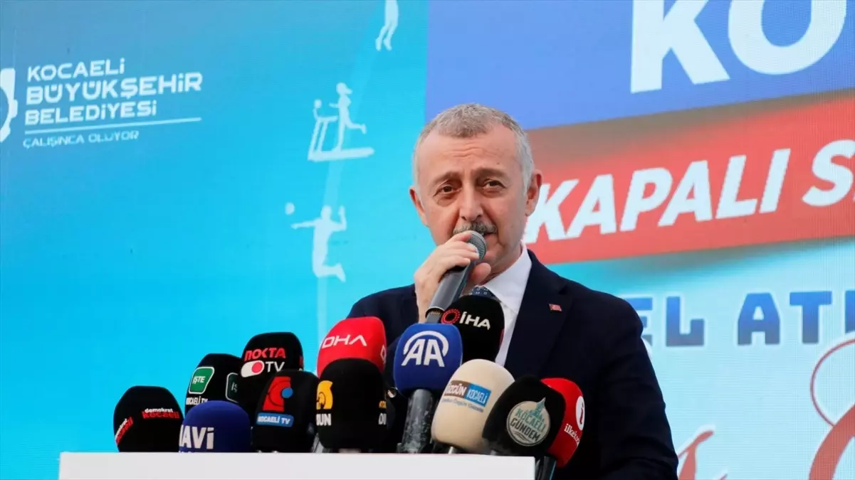 Gençlik ve Spor Bakanı Bak, Kocaeli’de Temel Atma Töreninde Üniversite Öğrencileri İçin Barınma ve Spor Yatırımlarını Anlattı