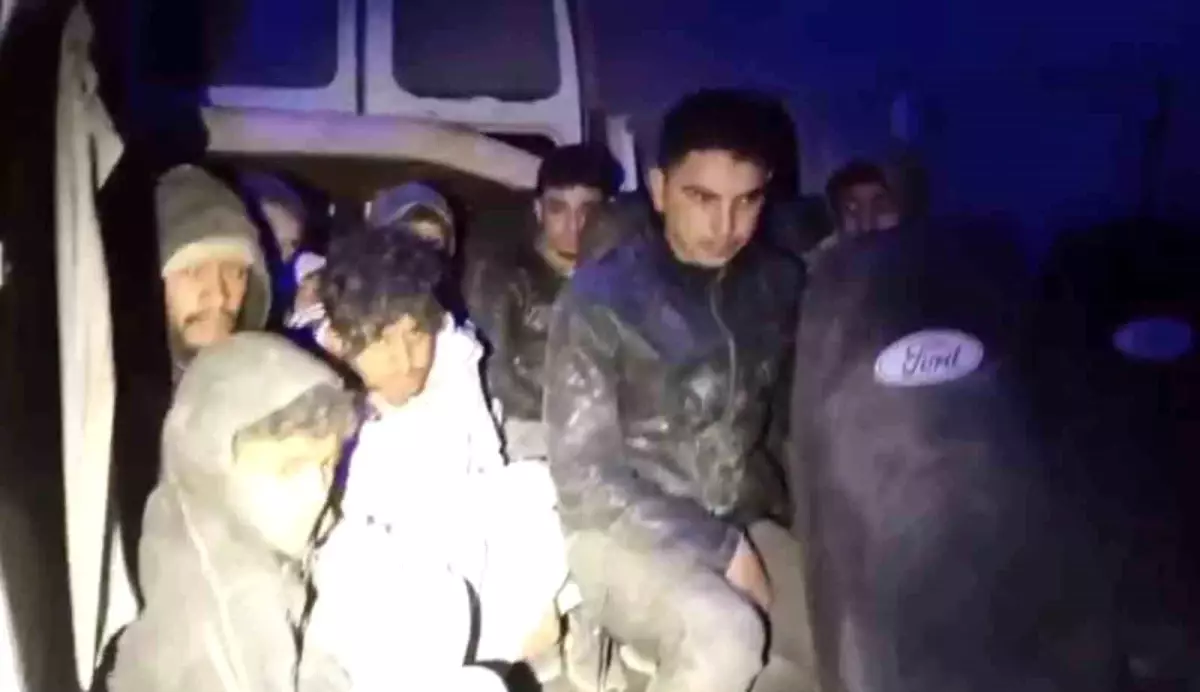 Hatay’da Minibüste Tutanak: 10 Kaçak Göçmen ve Organizatör Tutuklandı