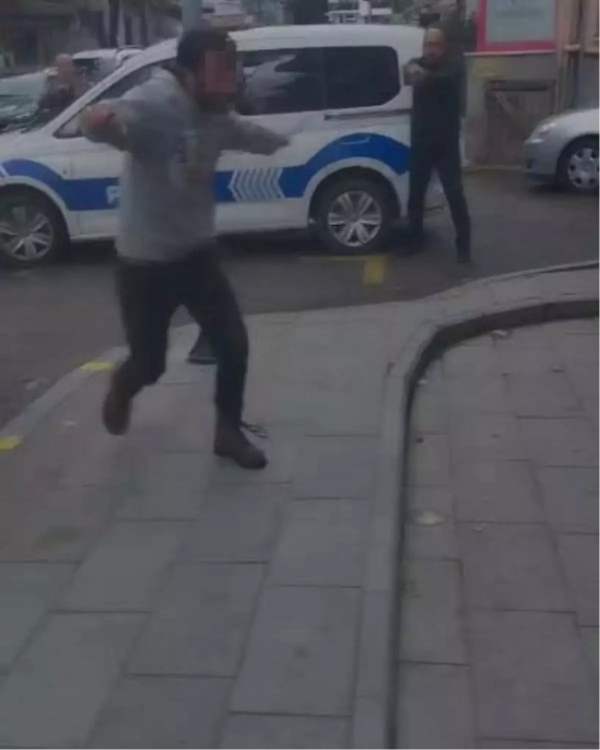 Polise Bıçakla Direnç Gösteren Şüpheli Vurularak Etkisiz Hale Getirildi