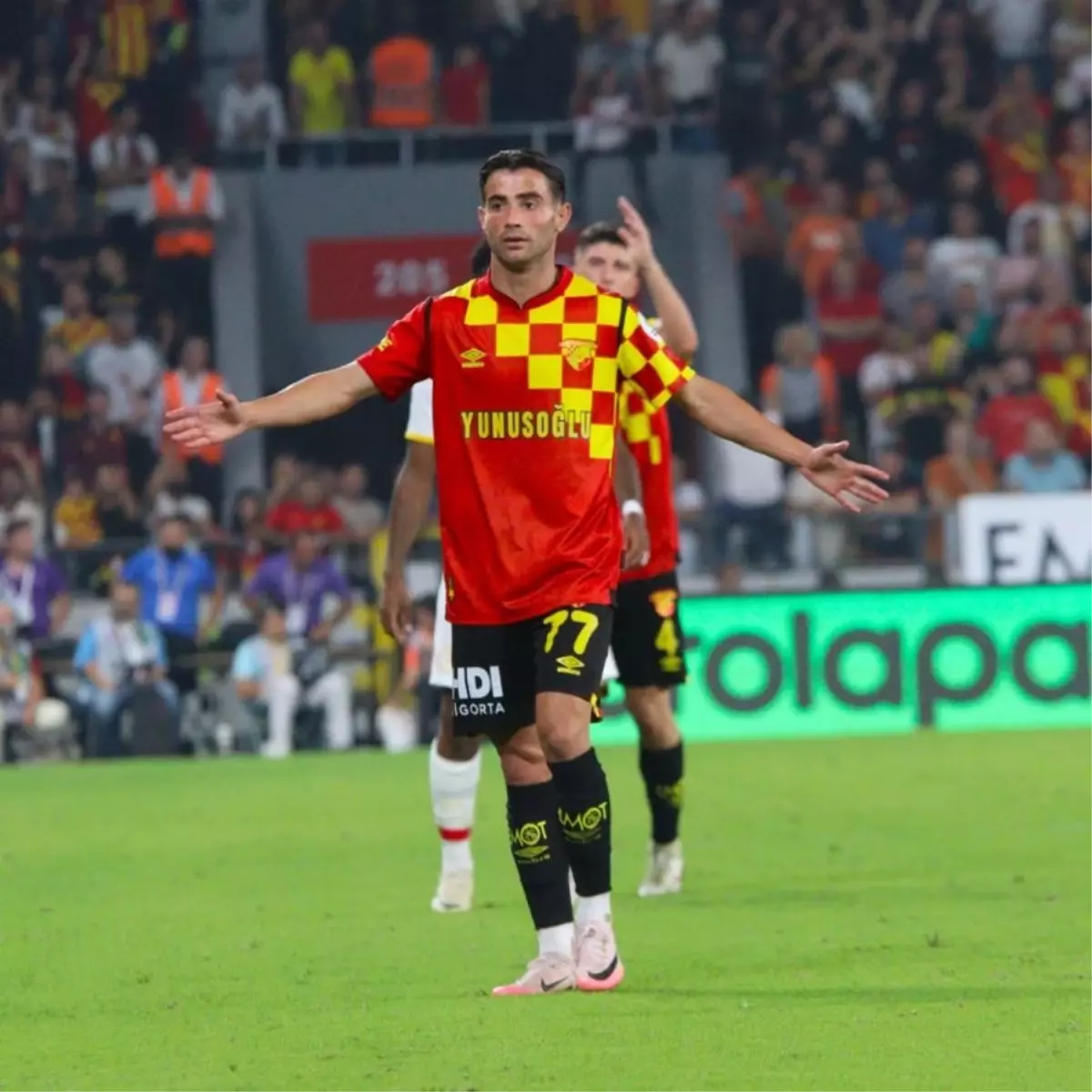 Ogün Bayrak Göztepe’ye Döndü