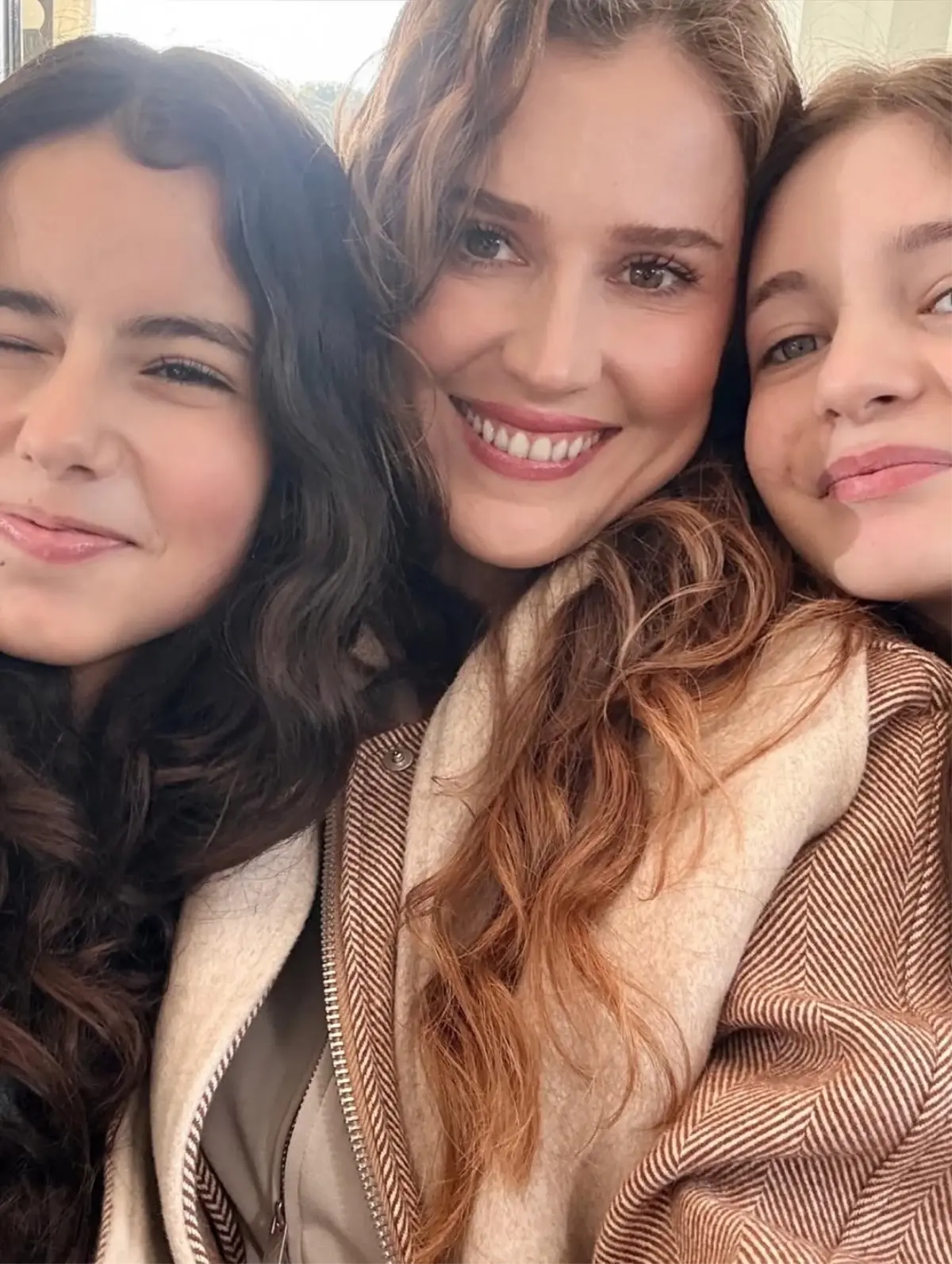 Güller ve Günahlar Setinde Kahkaha Dolu Anlar