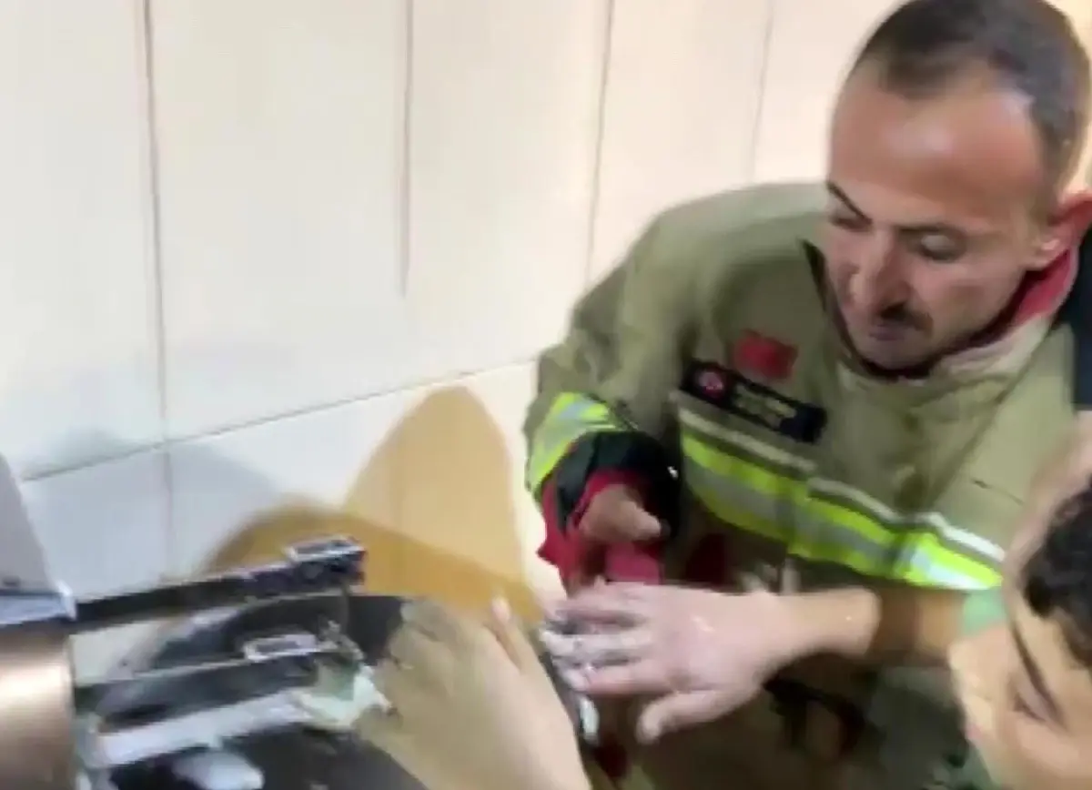 Hatay’da Hamur Makinesine Sıkışan Çocuk Kurtarıldı