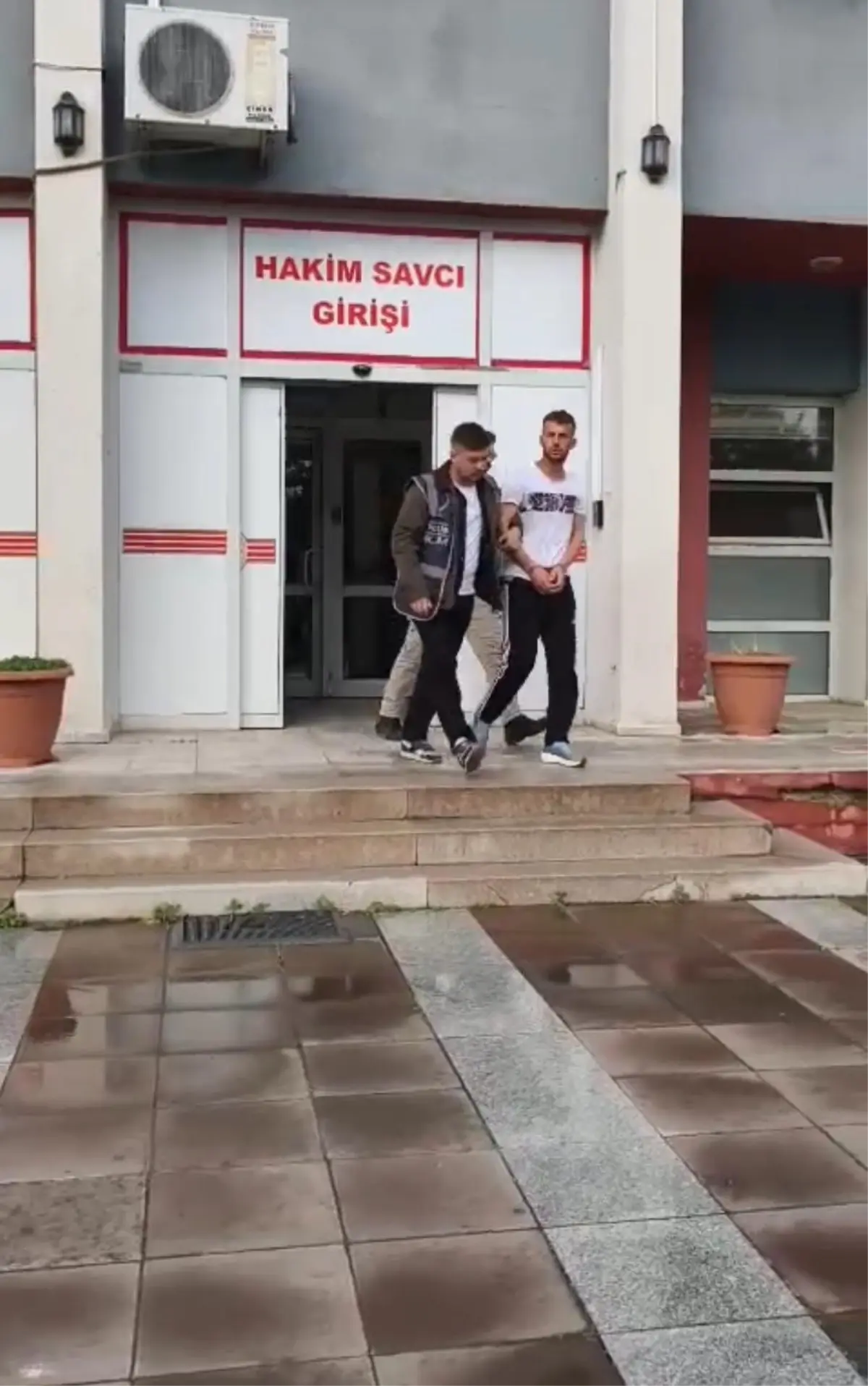 Sultanhisar’da Sopalı Saldırı: Ağır Yaralı Genç Tutuklandı